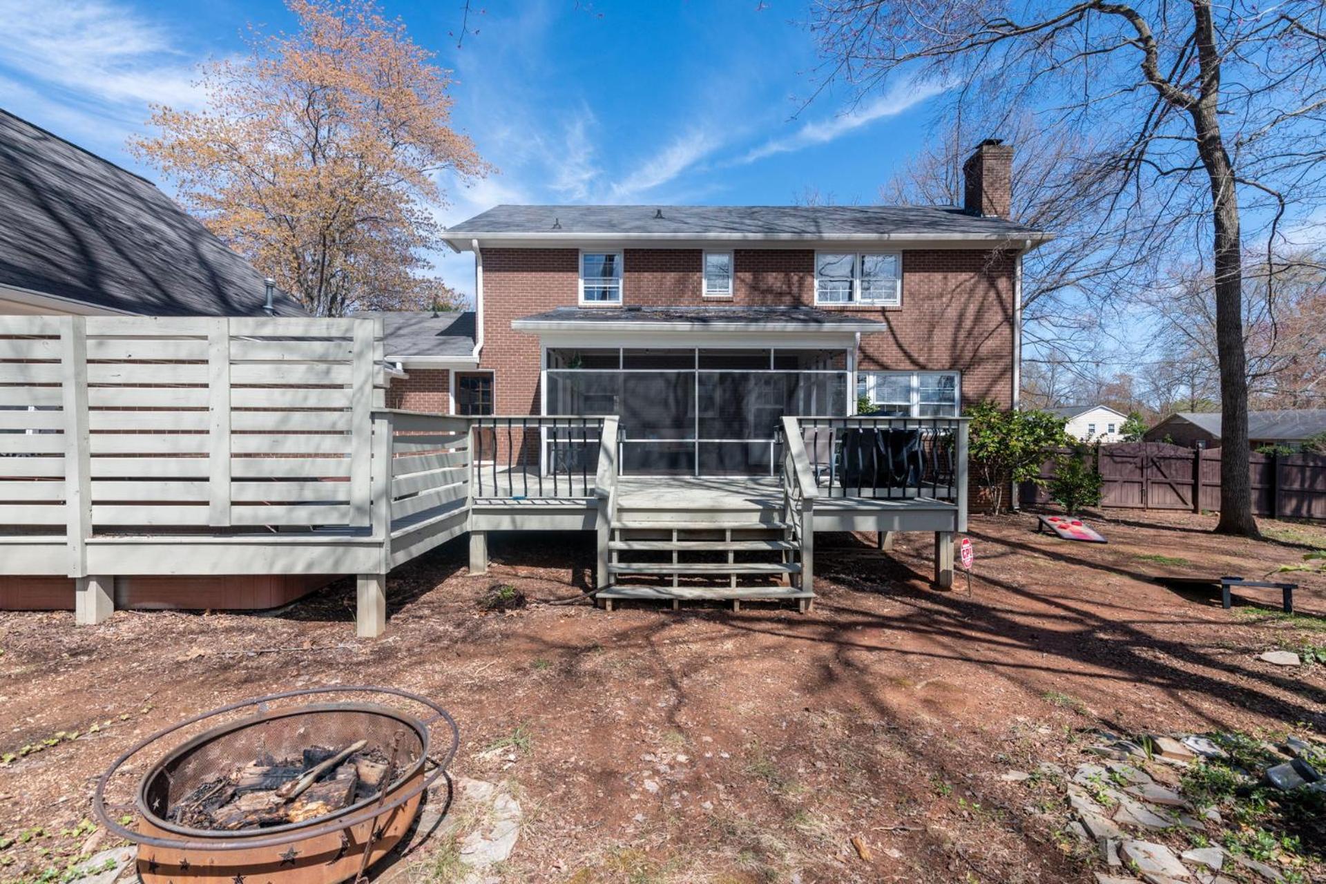Cozy & Relaxing Home, Hot Tub, Fire Pit, Deck Greensboro Exterior photo